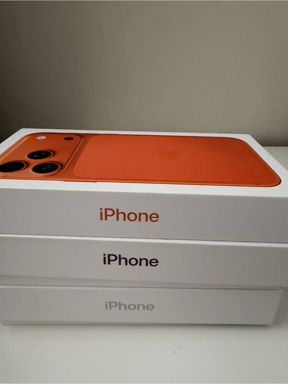 2 Apple iphone case holder